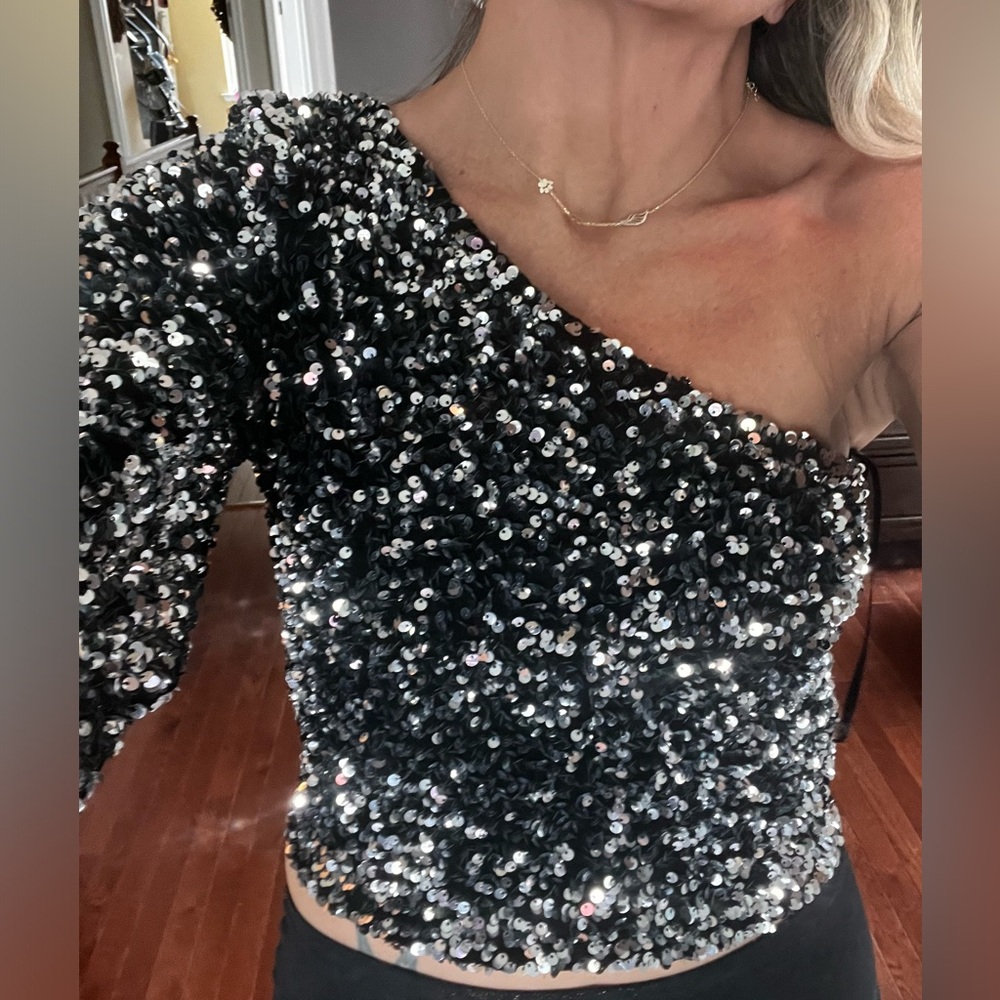 Sequin one shoulder, silver top size medium